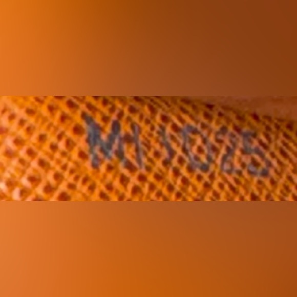 Louis Vuitton Sarah Monogram Wallet Comes With COA - Picture 15 of 16